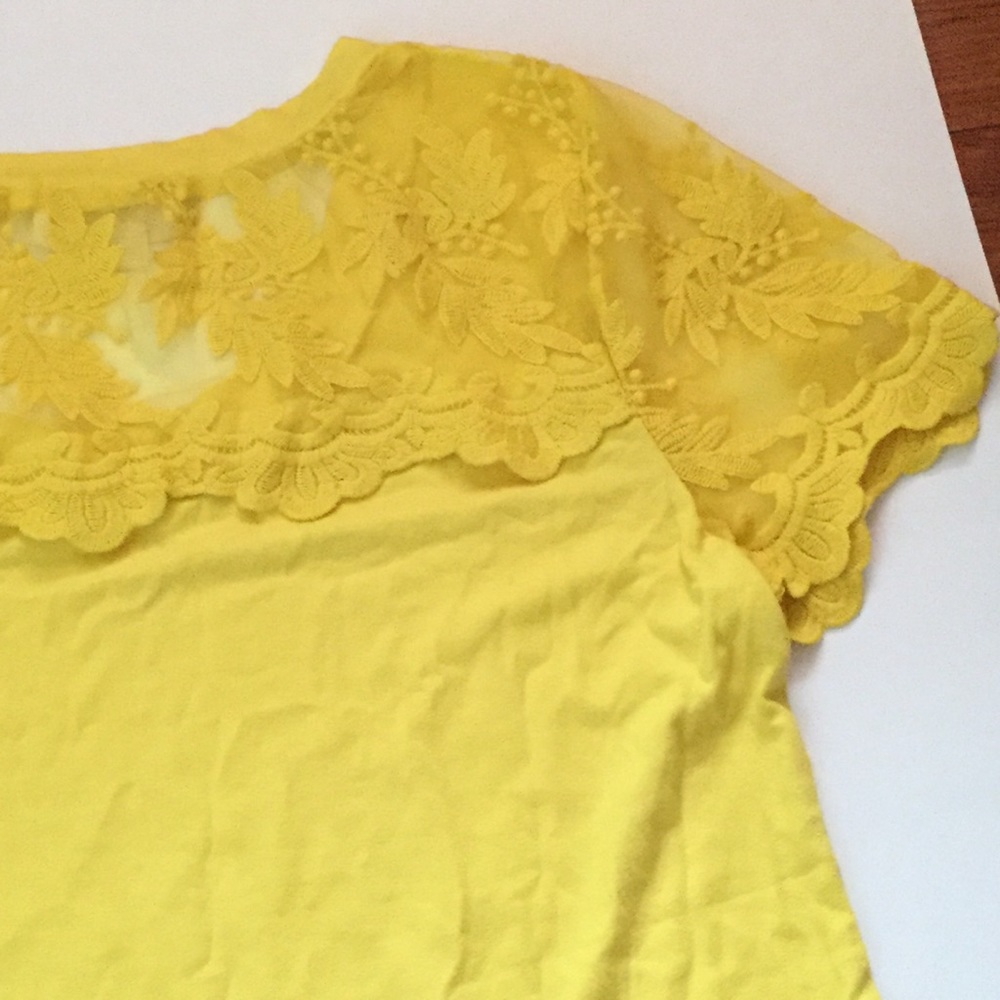 ⬇️PRICE- CUTE LACE TOP❤️ - Picture 2 of 5